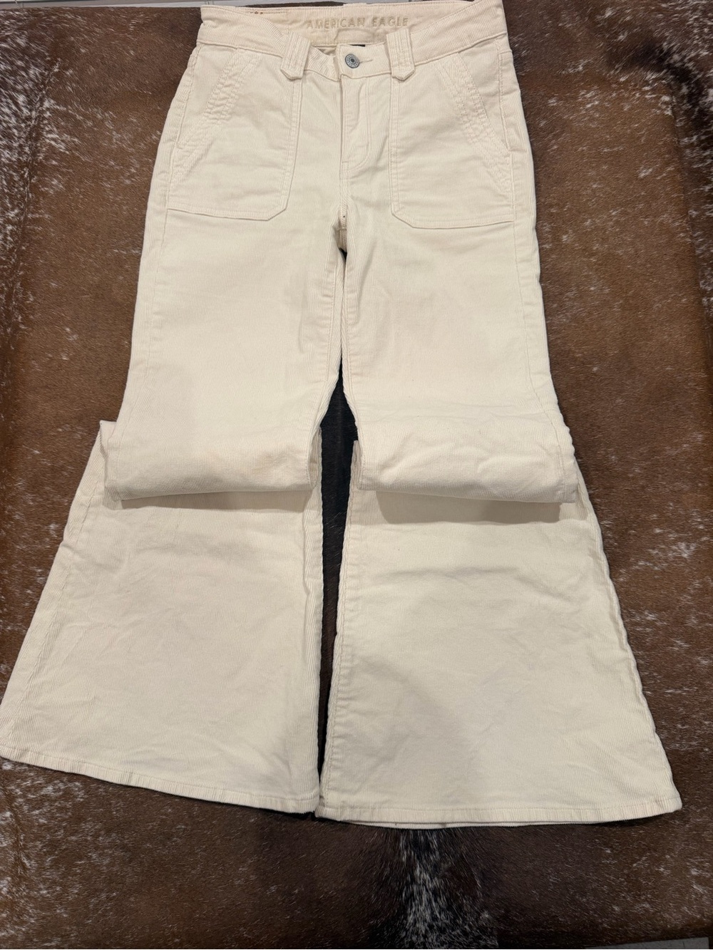 American Eagle Festival Flare Cream Corduroy Pants Size 2 🤍
